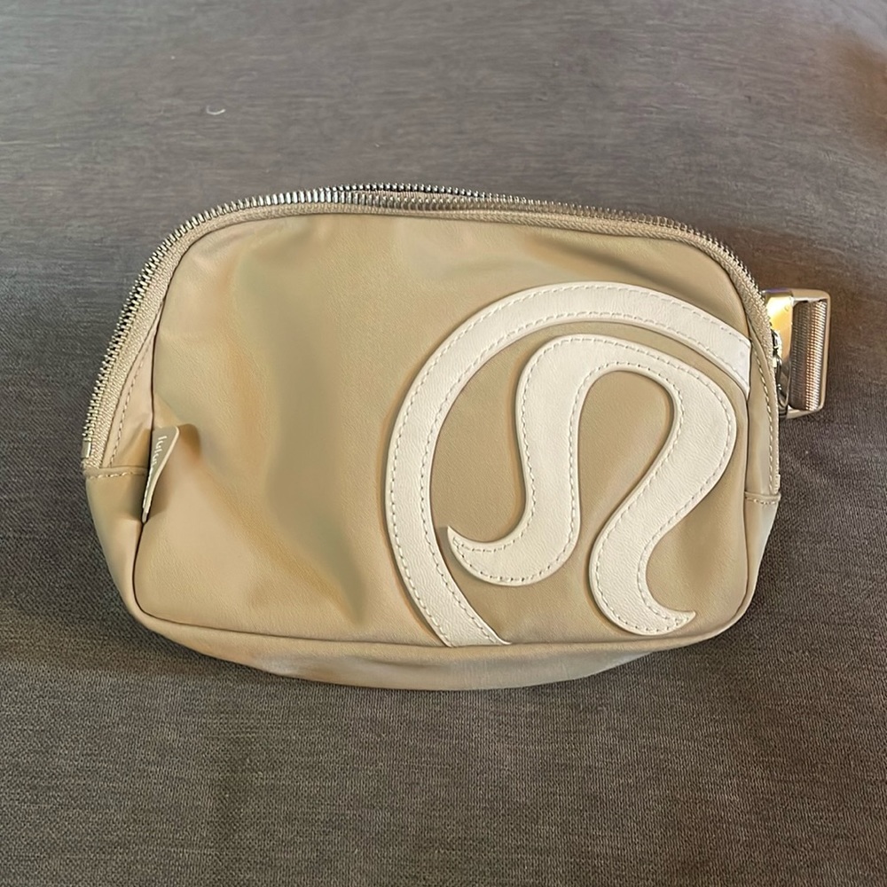Lululemon Everywhere Belt Bag